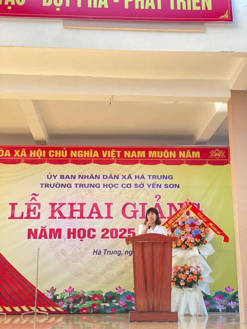 Phát biểu lãnh đạo xã.jpg